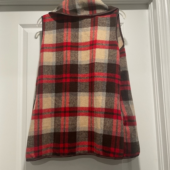 Chic Plaid Ruffle Vest for Women - Picture 3 of 3